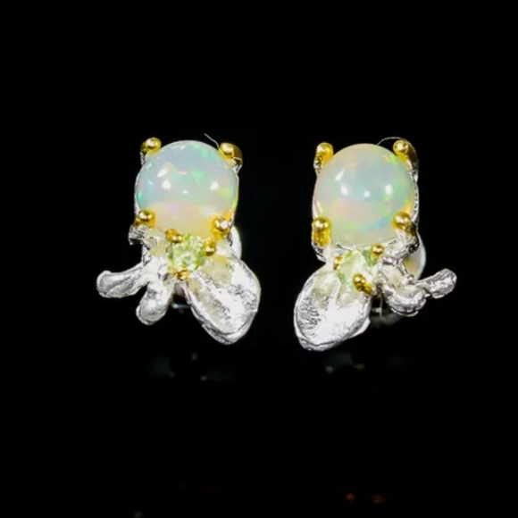Opal & Peridot .925 Sterling Silver floral stud earrings - Picture 5 of 14